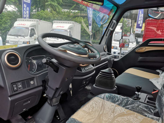 城配大咖都在关注的车型， 江淮康铃全新J系及国六产品上市387.png