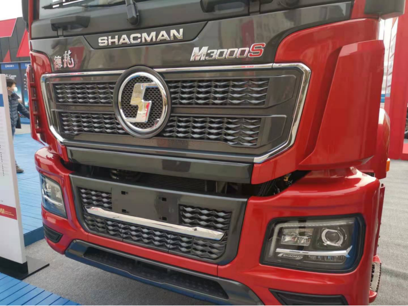 内外大换新，专属动力加轻量化升级，全新陕汽德龙M3000 S牵引车384.png