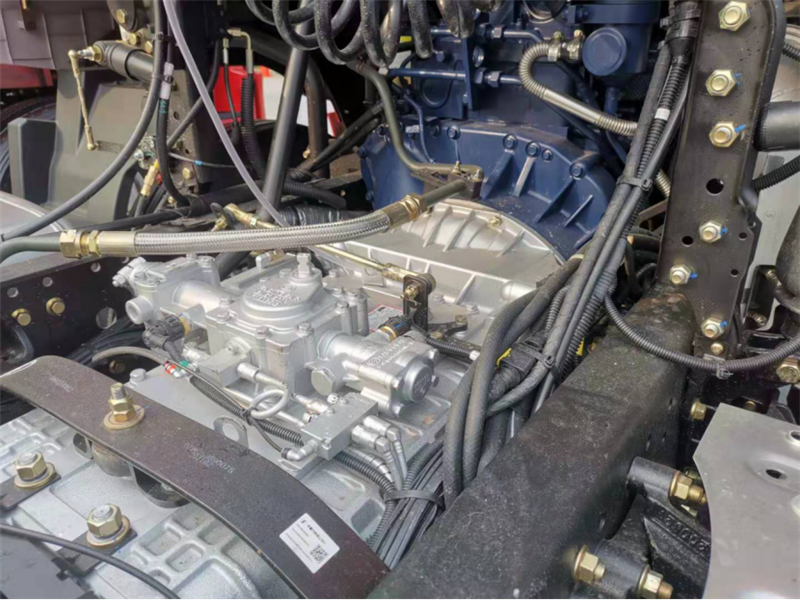 内外大换新，专属动力加轻量化升级，全新陕汽德龙M3000 S牵引车1091.png
