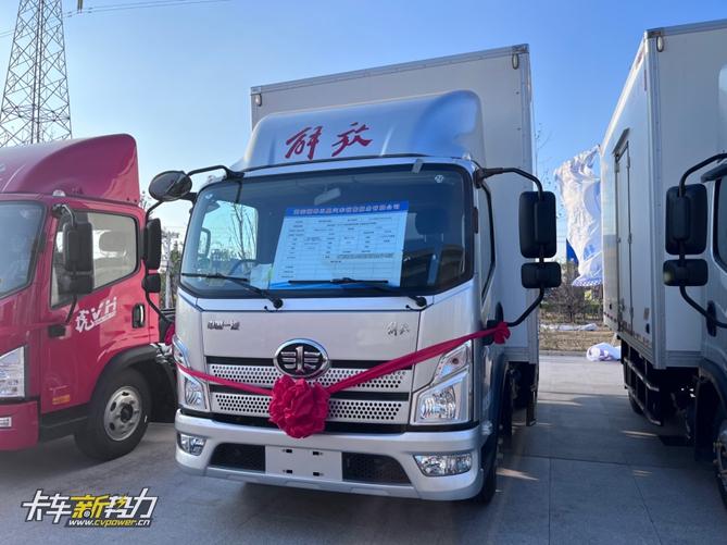 副本主推车型齐上阵 解放轻卡展示“实力与狠活”516.jpg