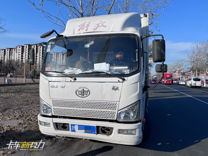 副本“85后”天津卡友：这款车品质好、效率高 车队中大部分车都是这个品牌574.jpg