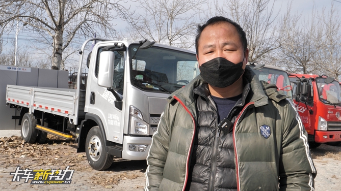 副本前脚新车落地 后脚闻讯赶来 “津漂”杨年举一眼看中这款高端轻卡405.jpg