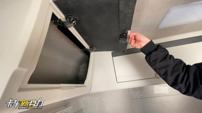 副本【10.22发布】把酒店装进重卡是种什么体验？解放鹰途头等舱为颠覆而来877.jpg